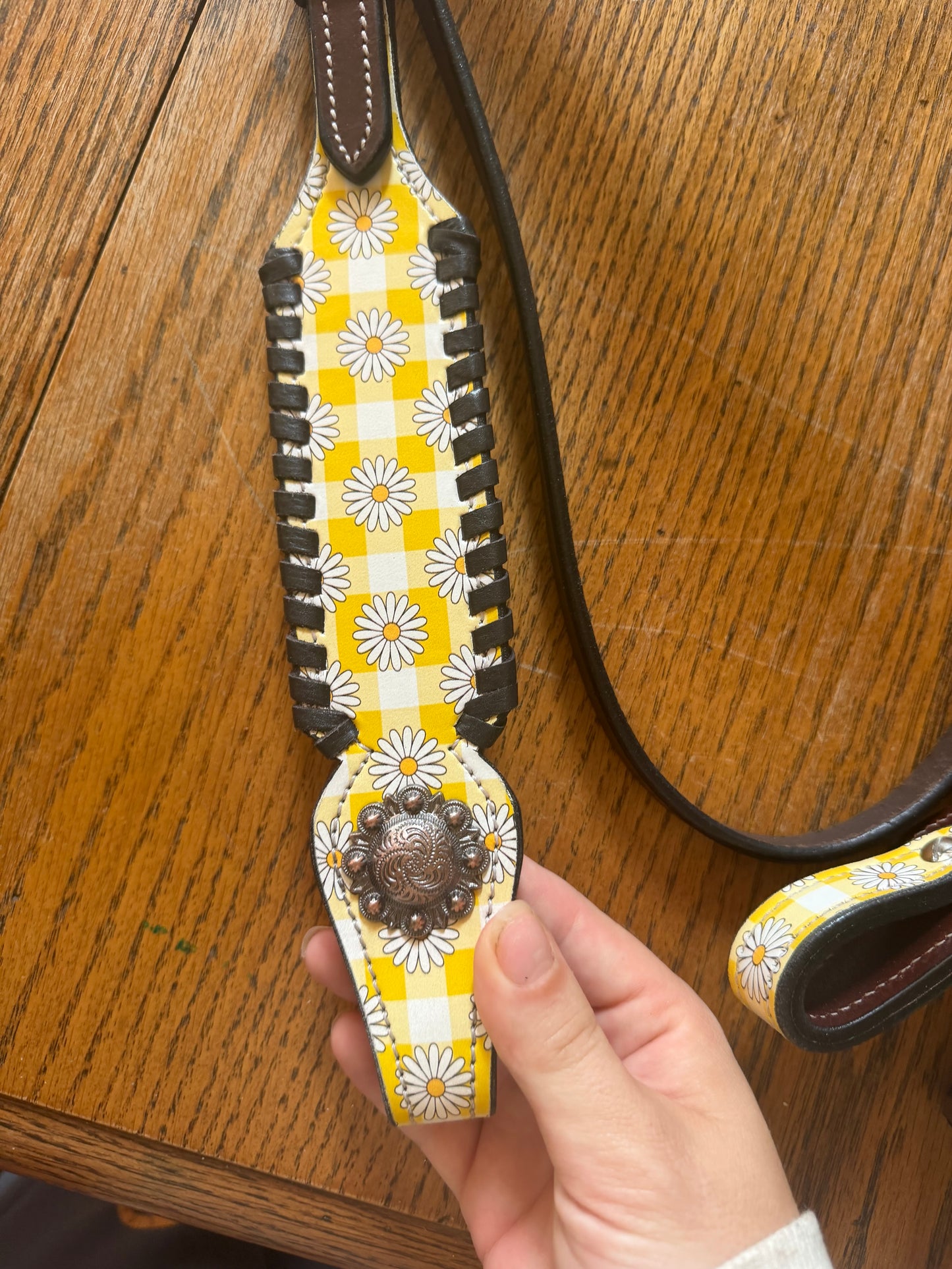 Checkered Yellow Daisy Leather Tack Set